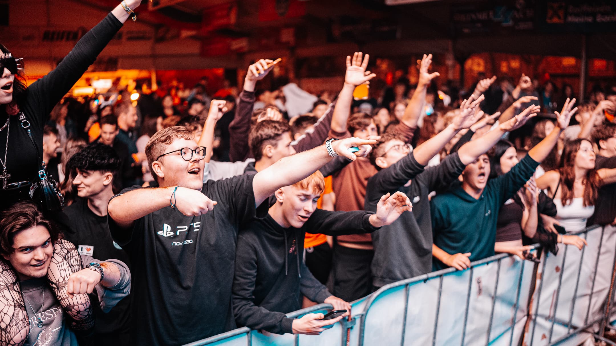 Stimmungsbild Sommerfest Kleinzell – Festzelt bei Nacht